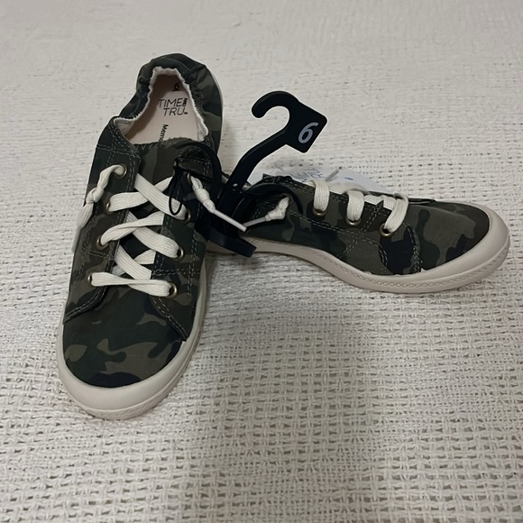 Slip on Sneakers - Picture 3 of 10